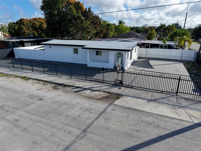 Photo - 10090 W Fern St