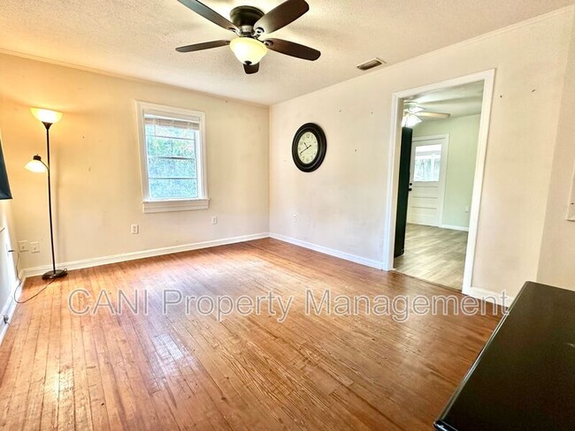 Photo - 916 W Wisconsin Ave