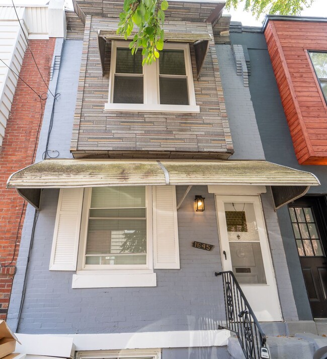 Building Photo - Newly Rehabbed beauty Rental