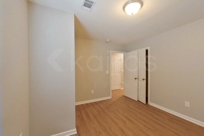 Photo - 232 Long Is Dr