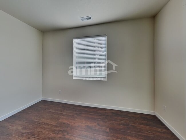 Photo - 1487 N Barkvine Ave