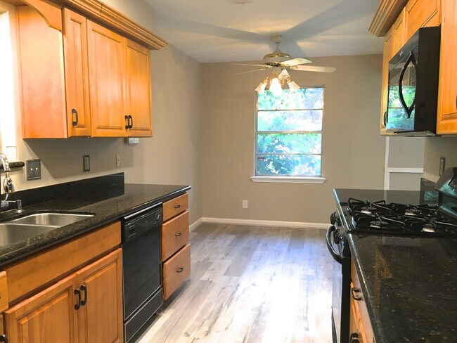 Photo - 9307 Val Verde St