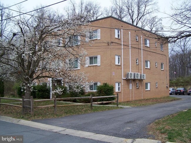 Building Photo - 311 Dawson Ave Unit 5