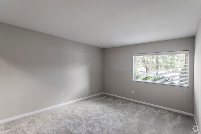 2 BR, 1.5 BA - 942 SF