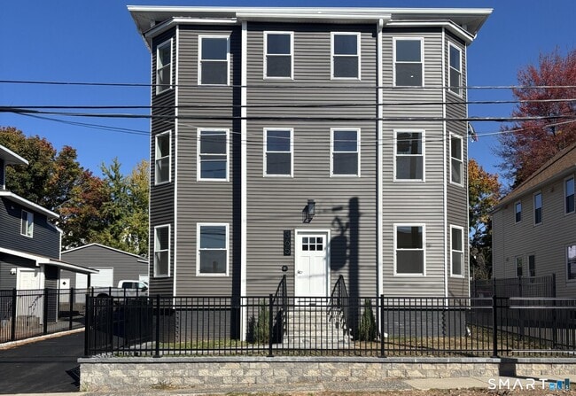 Building Photo - 365 Broad St Unit 2E