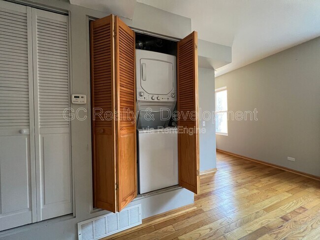 Photo - 2145 N Lakewood Ave Unit 3NR