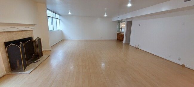 Building Photo - 1122 Peck Dr Unit Penthouse 3