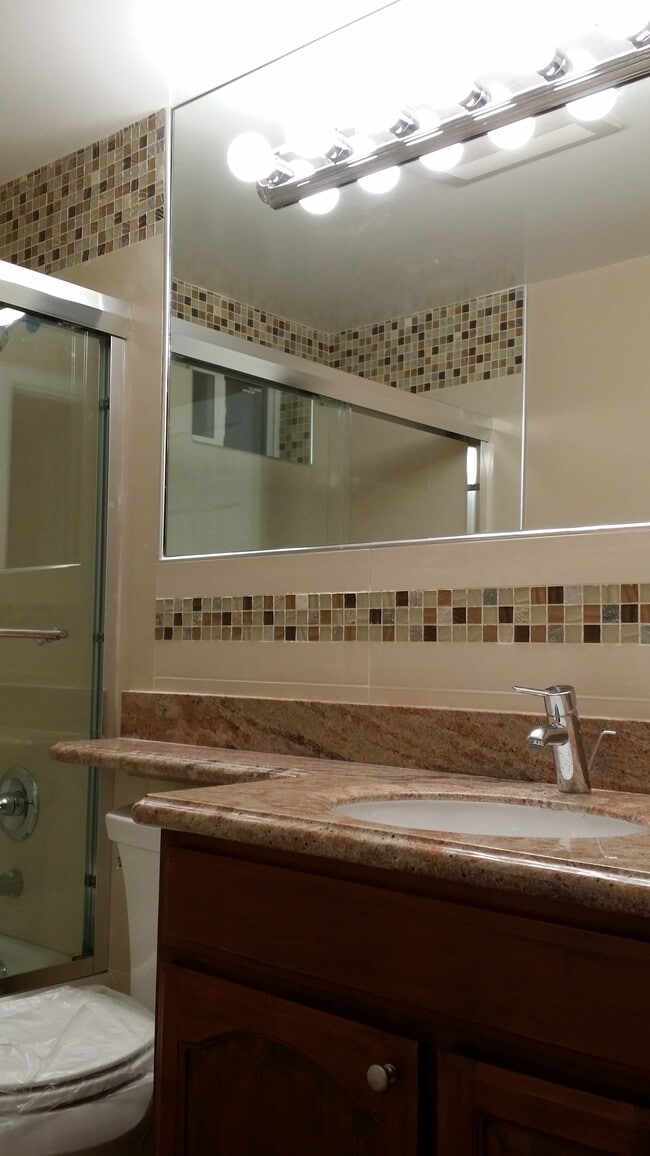 Building Photo - 271 Westridge Ave Unit Inlaw