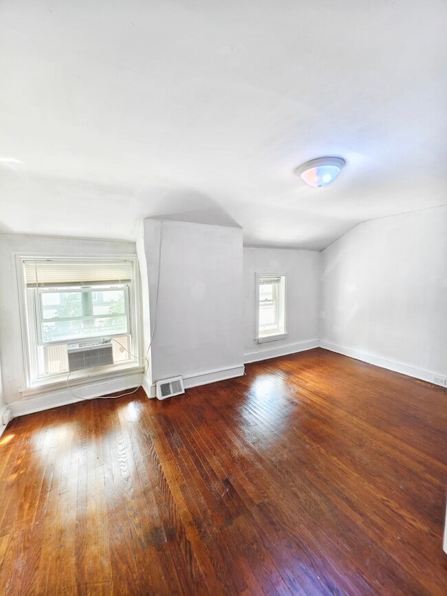 Photo - 413 N 33rd St