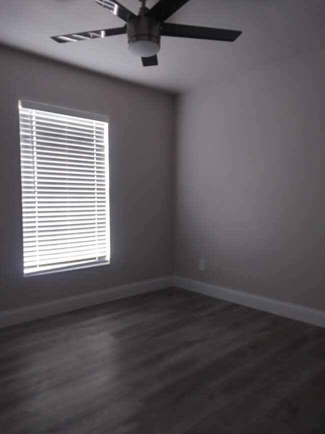 Photo - 1154 Ebert Street East