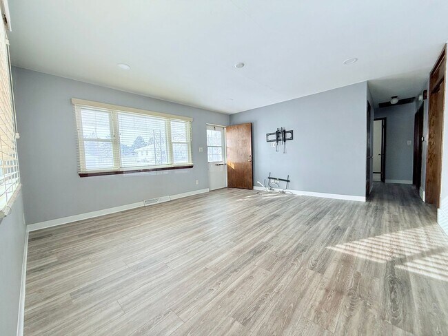 Photo - 3-Bed House in Waterloo