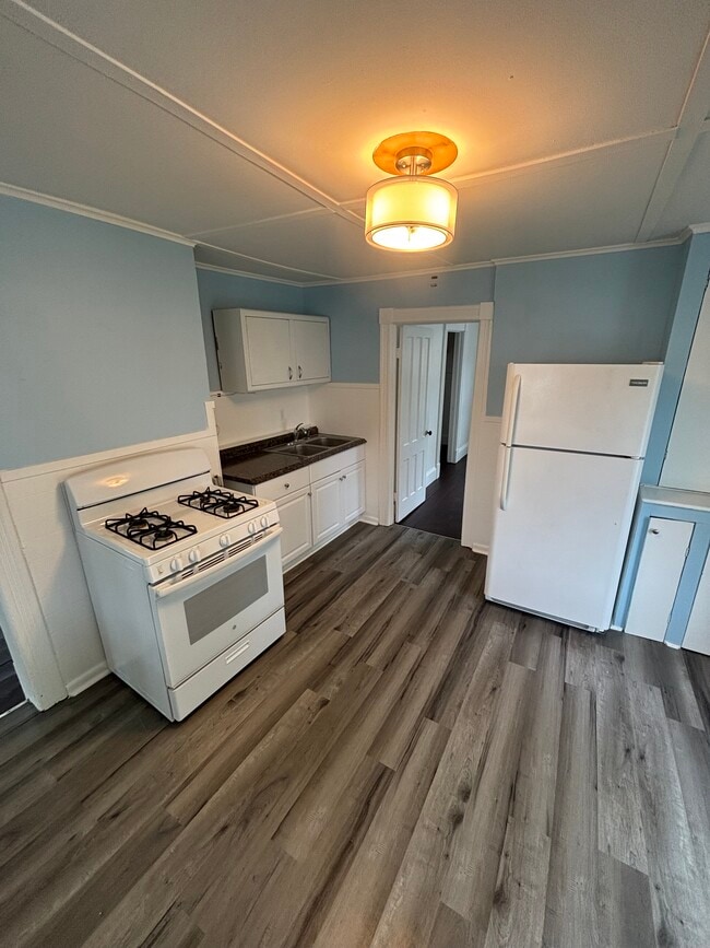 Photo - 4 Russell St Apartments Unit 4