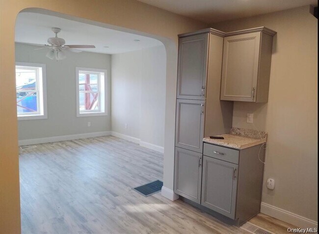 22 Center St