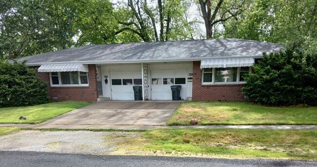 Building Photo - 1304 Maple