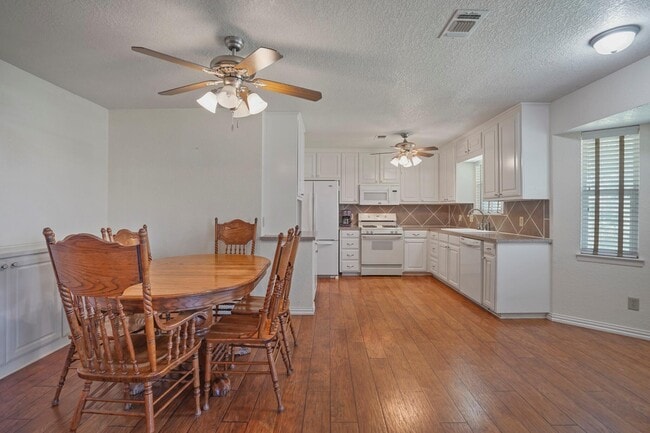 Photo - 205 Teeter Dr