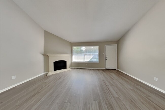 Photo - 18727 Holly Way