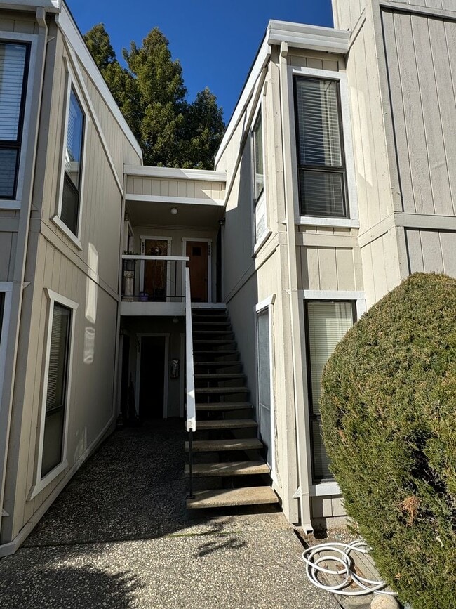 Photo - Remodeled 2-Bed, 2-Bath Condovwalking distance to Downtown Auburn! Super clean!