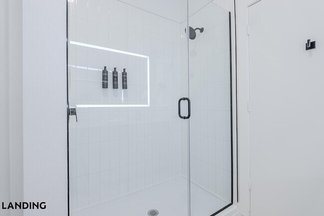 Photo - 2623 Keene St Unidad 516