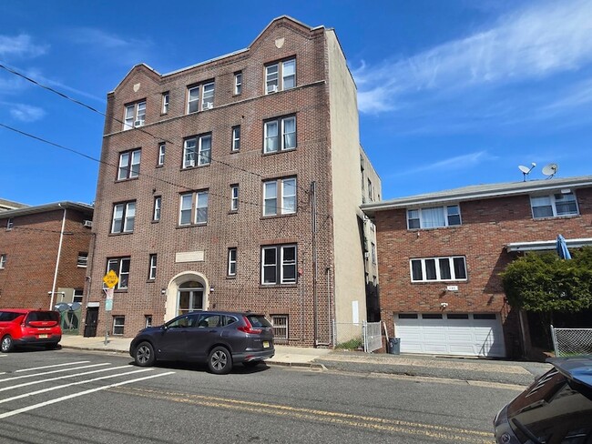 Photo - 289 Day Ave Unidad A2