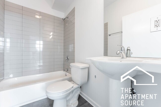 Photo - 930 W Dakin St Unit 205