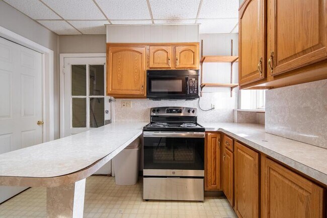 Photo - 450 Yates St
