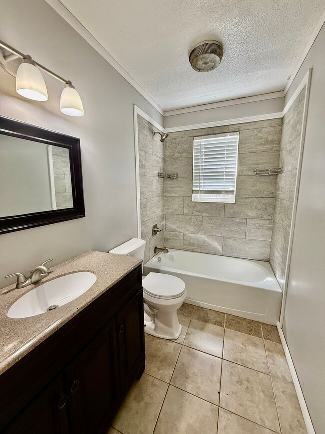 Photo - 709 N Holly St