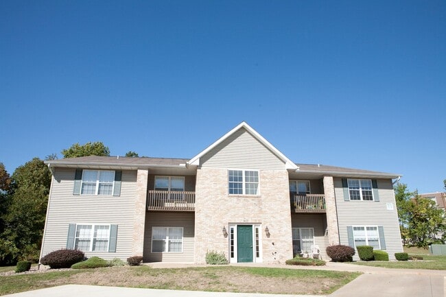 Photo - Covington Court Apartments