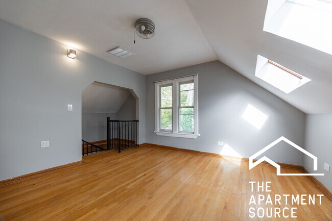 Photo - 2655 W Homer St