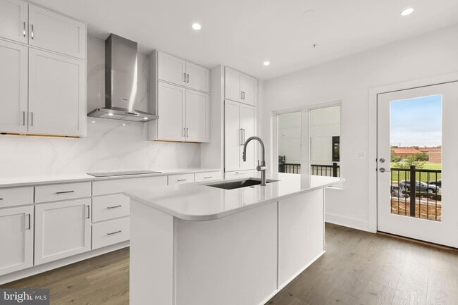 Photo - 39 Lower Service Ct NW