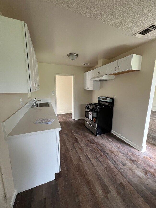 Photo - Beautiful 3 Bed and 1.5 Bath Home with 2 Car Garage Rent $2,250.00