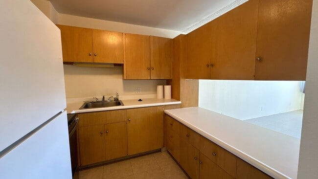 Photo - Convenient Downtown  1 Bed 1 Bath 1 Parking in the Kukui Plaza Unit D2606