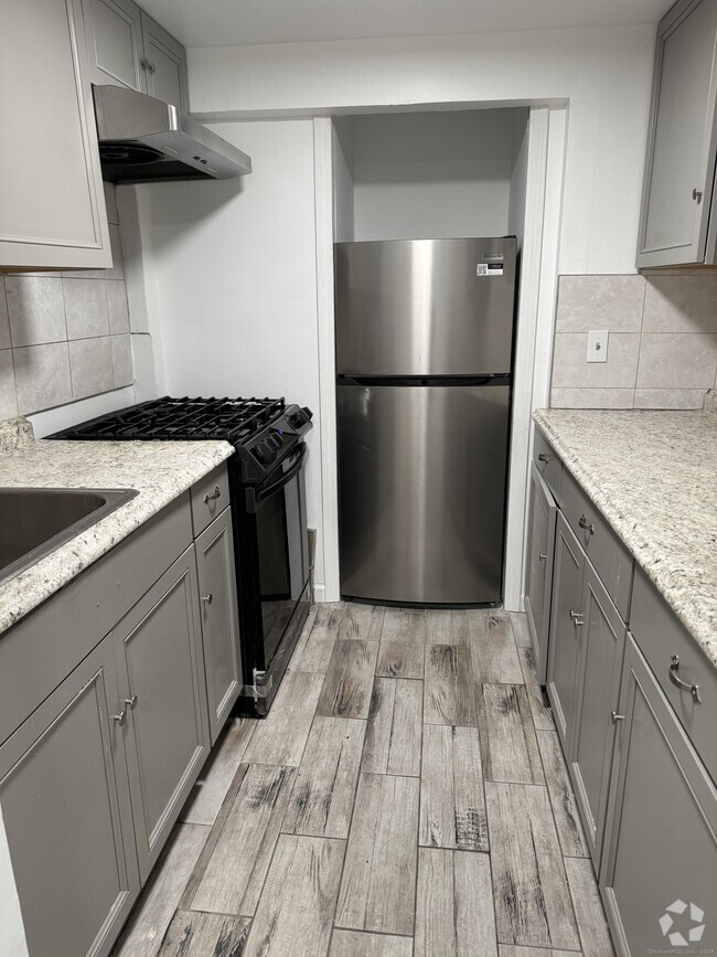 Building Photo - 52 Pearl St Unit Garden Apartment