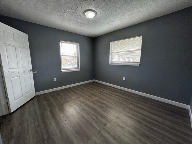 Photo - 2401 NW 15th St Unidad 1