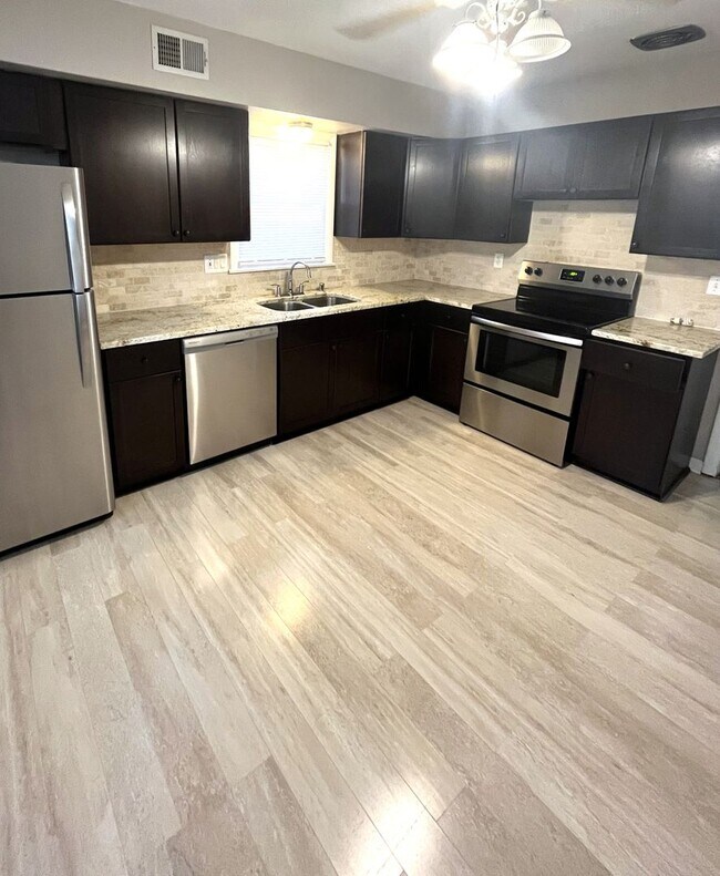 Photo - 1007 N 124th St Unit Upper