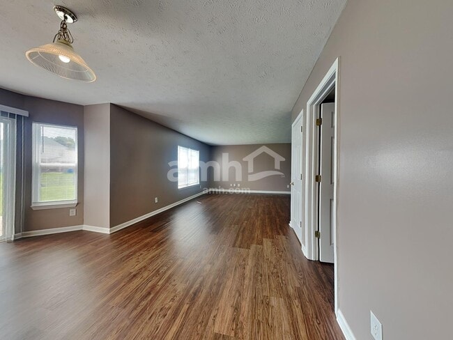 787 Tulip Ln