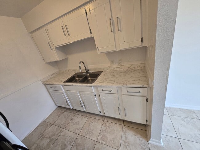 Photo - 6611 Southpoint St Unidad 128