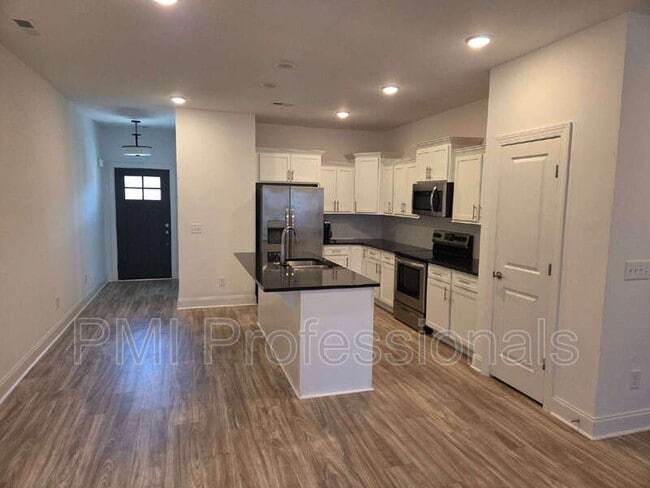 Photo - 923 SE Broad St