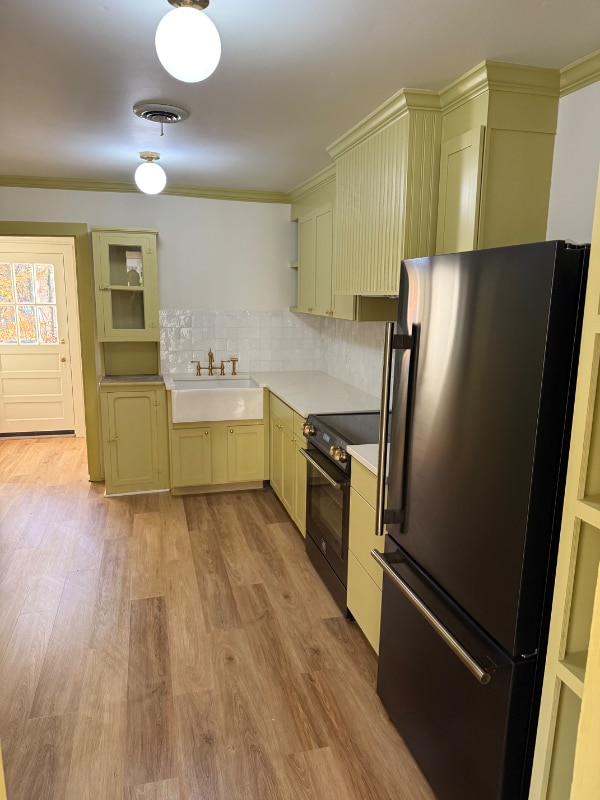 Building Photo - 50 Academy