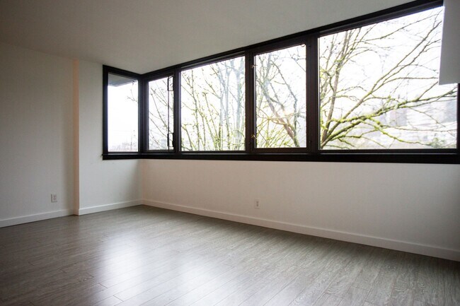 Photo - Goose Hollow 1 Bedroom Available Now ! Unit 706