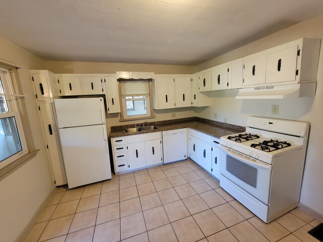 Photo - 1494 Thompson Rd