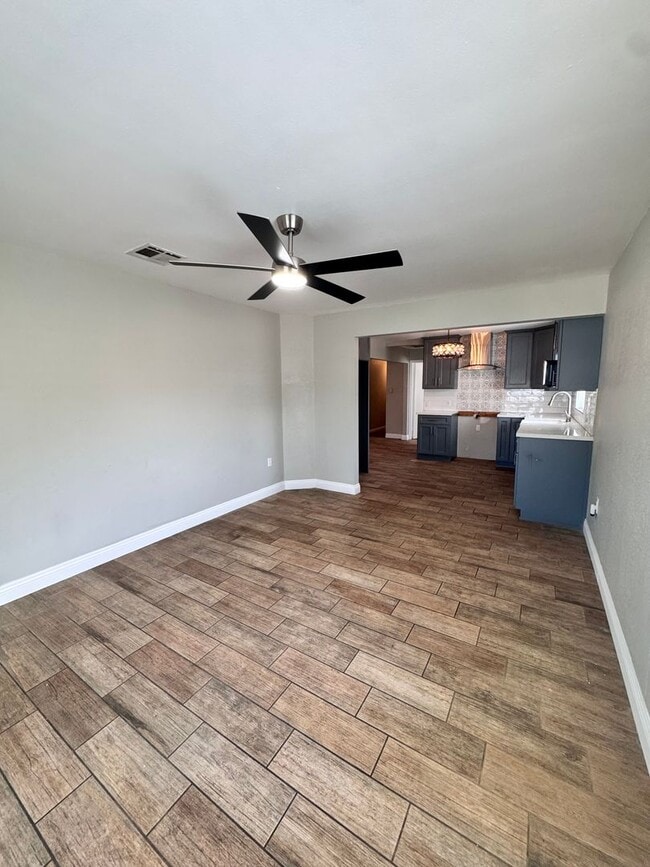 14942 Cerritos Ave