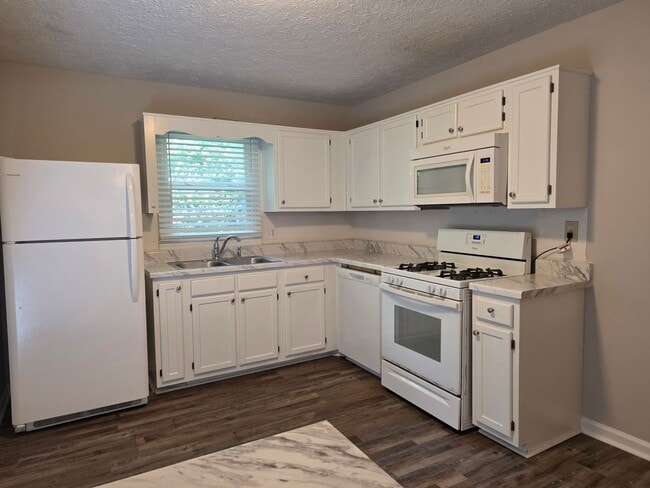 Photo - Updated 3bed 2 bath home located in Marietta