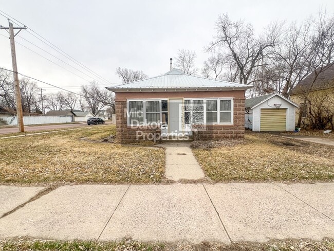Building Photo - 623 E Hanson-3 bedroom house