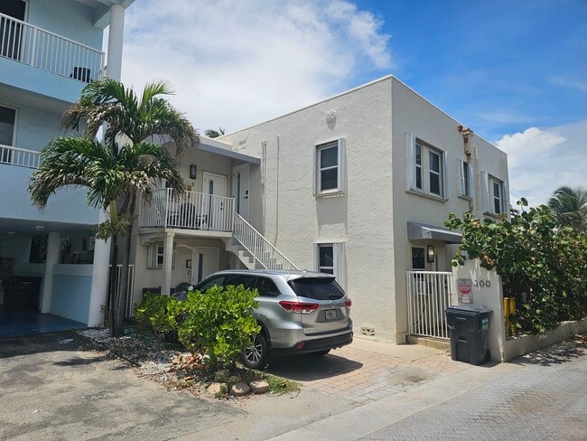 Building Photo - 300 Arizona St Unit 1 Rental