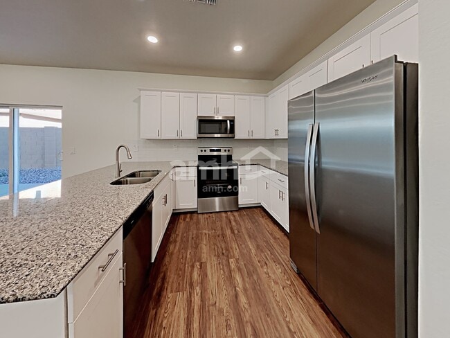 Photo - 638 W Harbor Dr