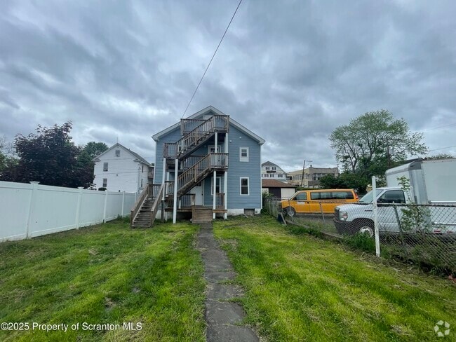 Building Photo - 305 Willow St Rental