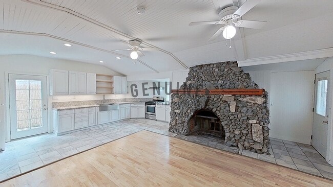 Building Photo - Move in Special: $500 off Adorable 2Bd 2Ba... Rental