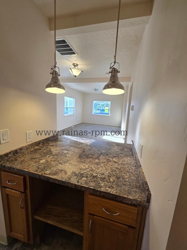 Photo - 207 E 44th St