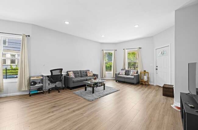 Photo - 87 Isabella Ave