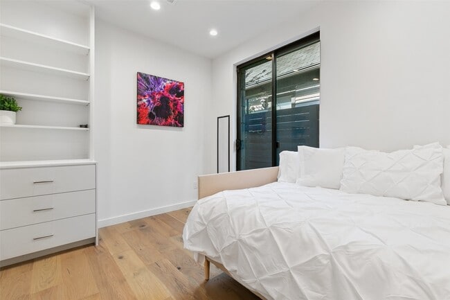 Photo - 4305 Roseland Ave